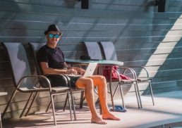 How to Become a Digital Nomad in 2024: Pros, Cons, and Tips