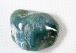A Comprehensive Guide to Moss Agate: Healing Properties, Meanings, and Uses