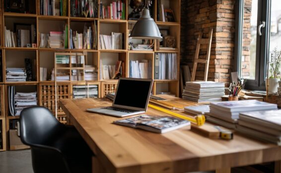 How to Choose the Right Desk for Your Workspace or Home Office