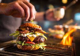 How to Make the Perfect Burger in 2026: Tips from Chefs and Foodies